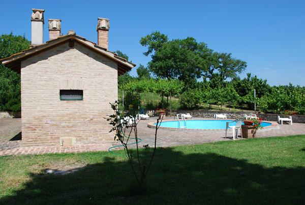 piscina-casolare-agriturismo-bevagna